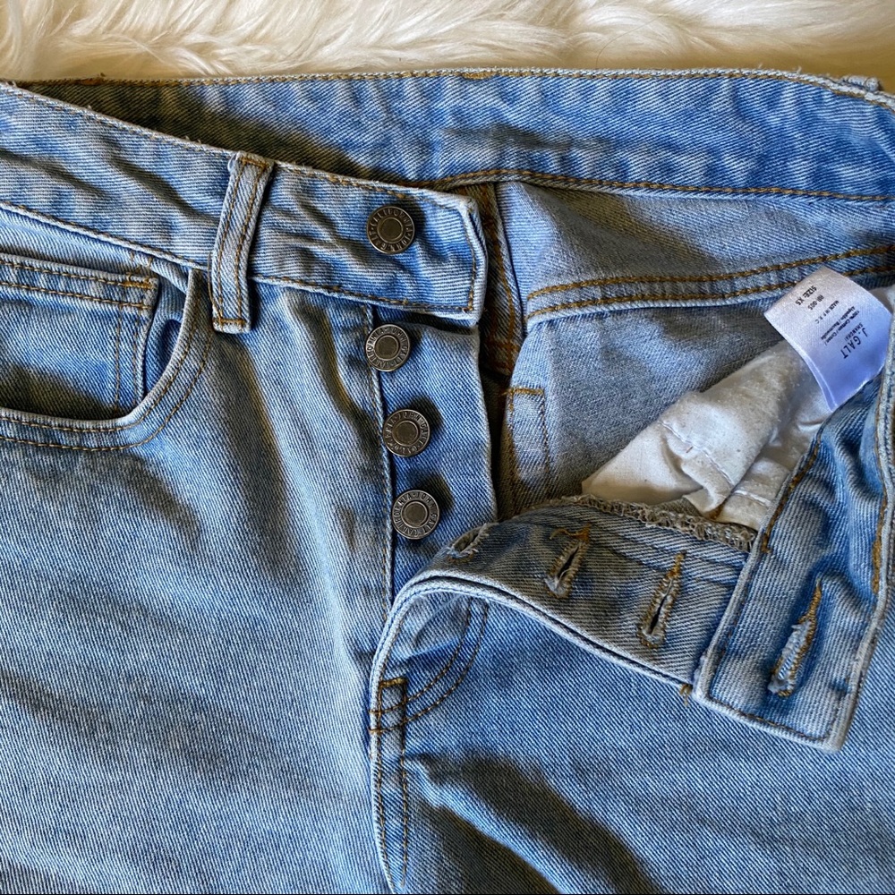 ❌SOLD❌ JOHN GALT BUTTON UP HIGHWAISTED DENIM JEANS - Picture 3 of 6